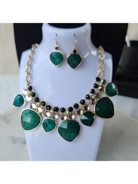 White House Black Market Teal and Gold Necklace Set